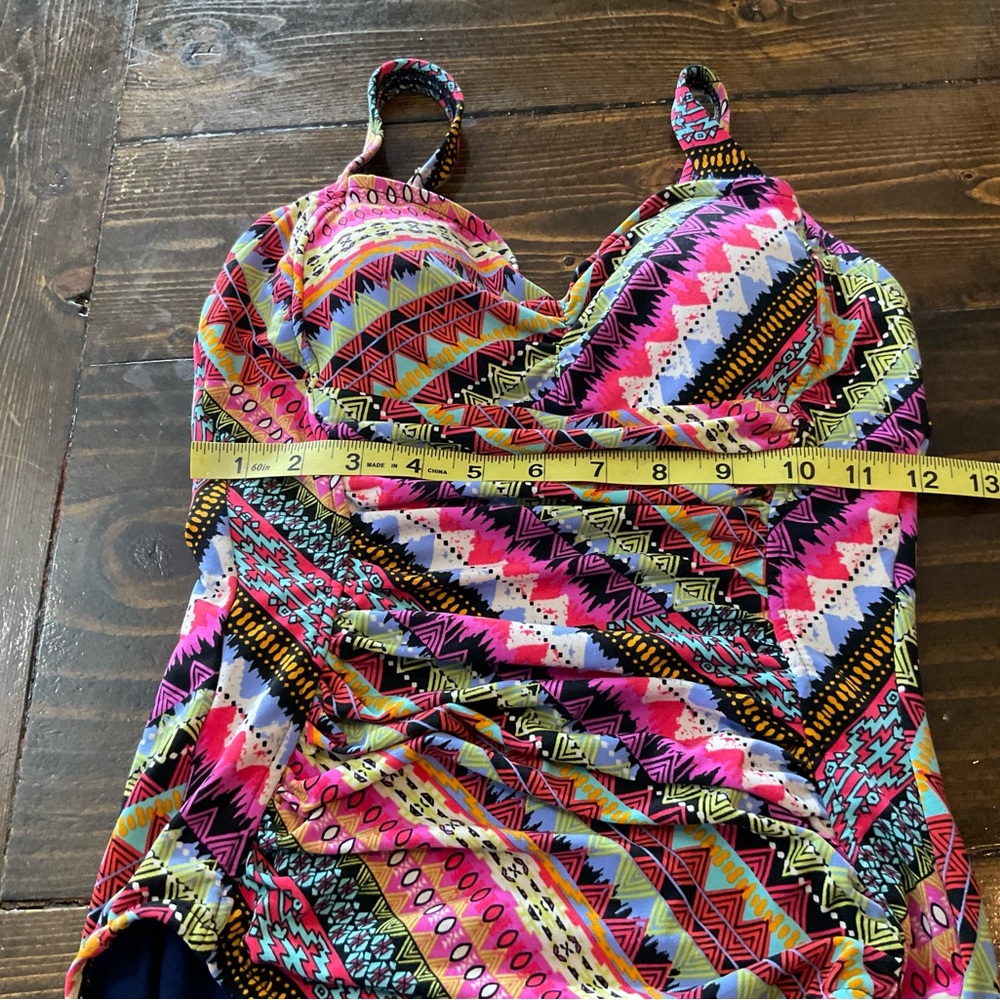 Colorful Patterned Swimsuit - Picture 6 of 11